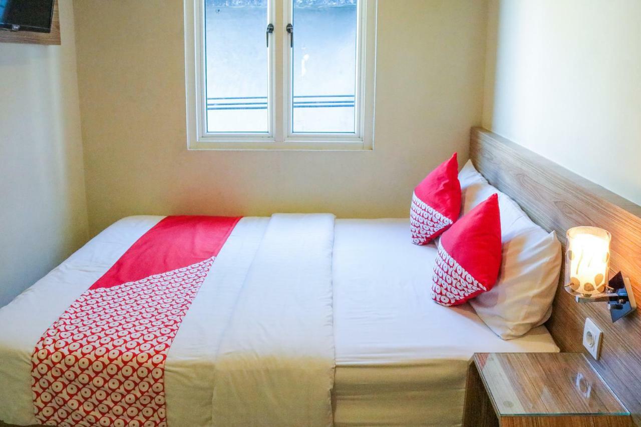 Oyo 984 Maleo Guest House Ambon Exterior photo